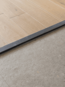 Scheiding vloeren-SHOWROOMEXAMPLELARGE