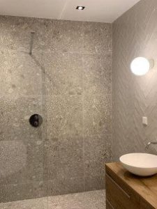 Badkamer met vrijstaand bad
